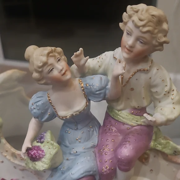 Antique German Elegant Porcelain Couple Figurine - Pastel Accents - Picture 3 of 8